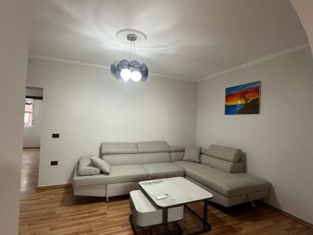 Jepet me qera apartament 2+1,Ish Parku