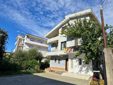 Villa in vendita – Tirana, Via Pjetër Arbnori