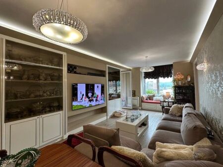 Shitet apartament 3+1+Kuzhine te Vecuar tek Kompleksi Kika 1, prane Union Bank!