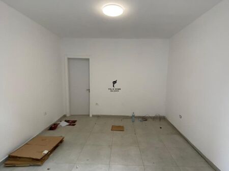 NEGOZIO IN AFFITTO 24,89 M2 MYSLYM SHYRI 50.000 LEKE FH-72856