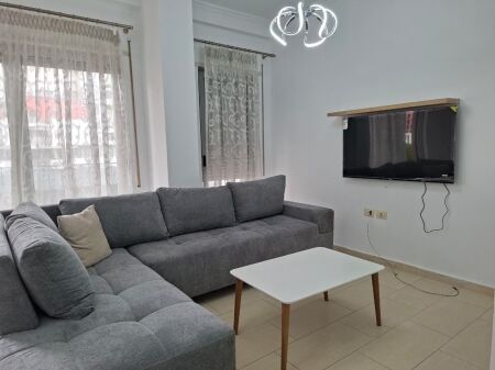  In Affitto: Super Appartamento 1+1 & 1 Balcone (Centro – Via Kavajës)  Posizione Perfetta || 5 min dal Centro | 80.000 Lek / Mese 