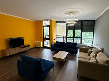 APARTAMENT ME QERA 2+1+2 LIQENI I TIRANES 1.600 EURO FH-72980