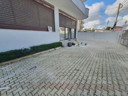 A Rrashbull Durrës si affitta un locale commerciale