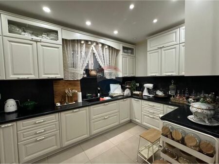Super apartament 3+1 per shitje tek Kompleksi Kika 1, Komuna e Parisit!