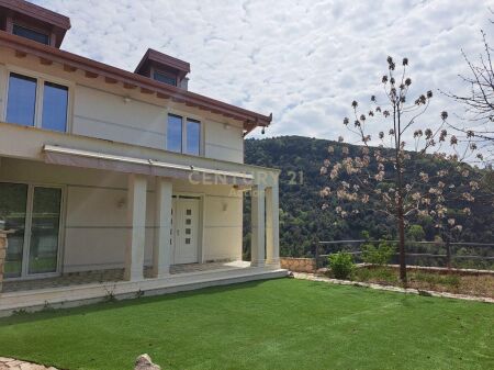 VENDIAMO VILLA E 7000 M2 DI TERRENO A LANABREGAS!