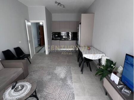 JEPET ME QIRA APARTAMENT 2+1+2+POST PARKIMI 800 € /Muaj