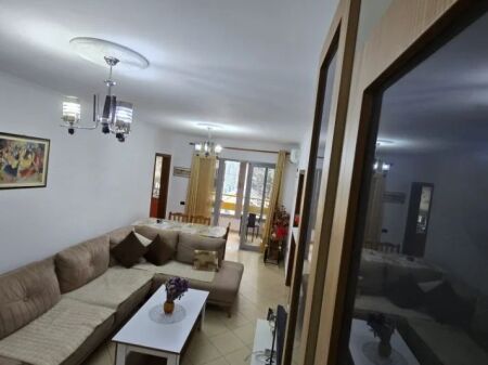 Apartament Me Qera 2+1 Prane Pallatit Me Shigjeta (ID B2201889) Tirane