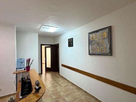  LOCALE IN AFFITTO  Zona: Ex Esposizione, Tirana