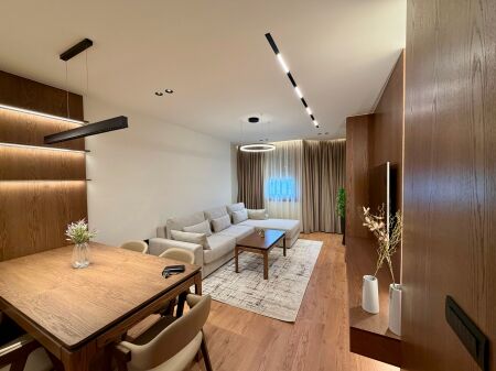  QERA SUPER Apartament 1+1 Prane Stadiumit Dinamo 