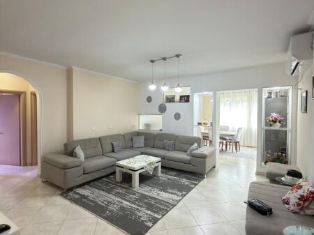  Apartament 2+1+2+Parkim për Shitje – Liqeni i Thatë, Tiranë