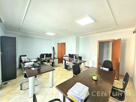 OFFICE SPACE FOR RENT NEAR THE UNIVERSITY BOOK!