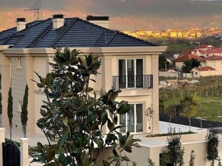  Villa Unica In Vendita Con 2 Piscine – Mjull-Bathore