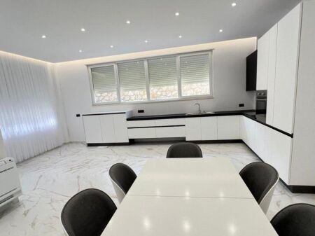  Villa in Vendita – Eleganza, Spazio e Privacy