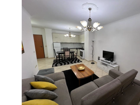 Apartament per qera 2+1 tek Komuna e Parisit