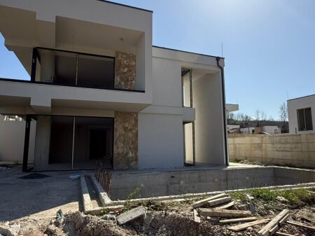  Villa in Vendita – Farkë, Quercia d'Oro