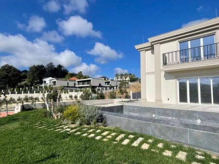 Ville Unica in Vendita con 2 Piscine – Mjull-Bathore