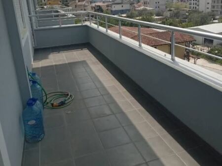  In Affitto | Appartamento 2+1 in affitto a Lungomare, Vlorë