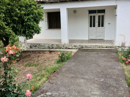 CASA PRIVATA IN VENDITA A MANËZ