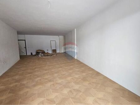Apartament - Për Shitje - Rruga 5 Maji, Tiranë