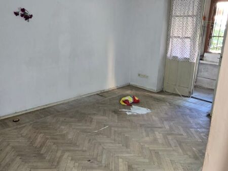 Shitet Apartament  2+1 mbrapa  Ish ekspozitës