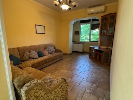 Shitet apartament 1+1