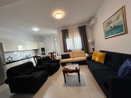 Appartamento con garage in affitto a lungo termine a Lungomare Vlore