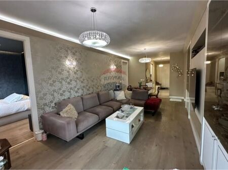 Shitet apartament 3+1+Kuzhine te Vecuar Komuna e Parisit, Kika 1