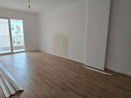 Shitet Apartament 2+1