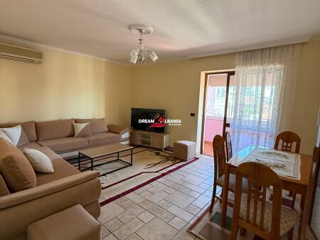 Jepet apartament 2+1 me qera ne Xhamllik prane Rruges Demir Zyko (ID 4229495)