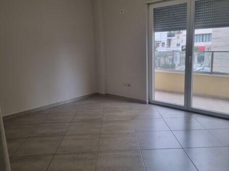 AFFITTASI AMBIENTE/APPARTAMENTO NUOVA STRADA DEL PORTO, DURAZZO