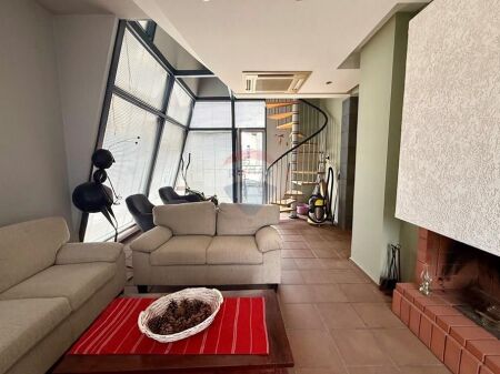 Apartament 4+1+studio, ne Qender te Tiranes!