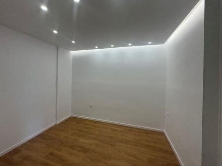 Shitet ,Apartament 1+1, Komuna e Parisit, Tirane