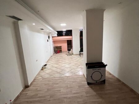 SHOP FOR RENT 25 M2 BARDHYL STREET 30,000 LEKE FH-73178