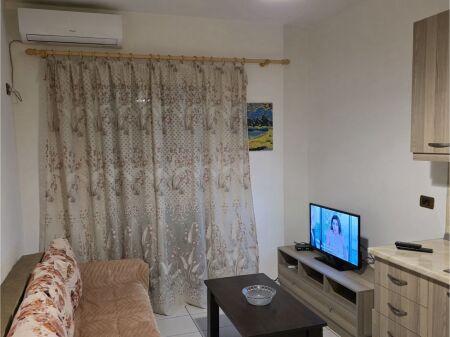  Appartamento 1+1 in affitto a Xhamllik – 40.000 Lek/mese