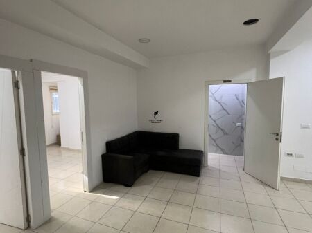 UFFICIO IN AFFITTO 90 M2 VIA KAVAJËS 80.000 LEKE FH-73243