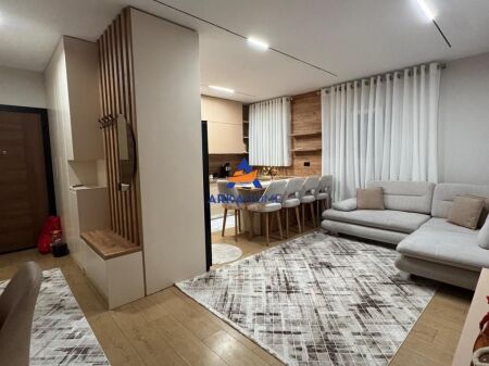 JEPET APARTAMENT ME QERA 1+1 "RRUGA E DIBRES" 60.000 LEKE