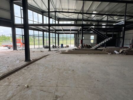 CAPANNONE IN AFFITTO 3600M2 KOMBINAT  