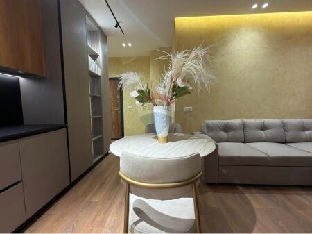 Super Studio Apartament per shitje në Qendër!