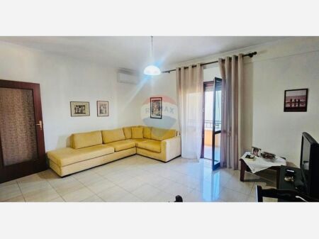 Apartament 1+1 Komuna e Parisit