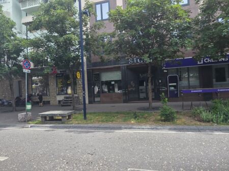 Negozio Open Space in affitto in centro/ Vicino a Viale Zogu i 1 vicino a Ufon