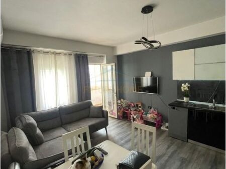 Shitet, Apartament 1+1, Materniteti Ri.