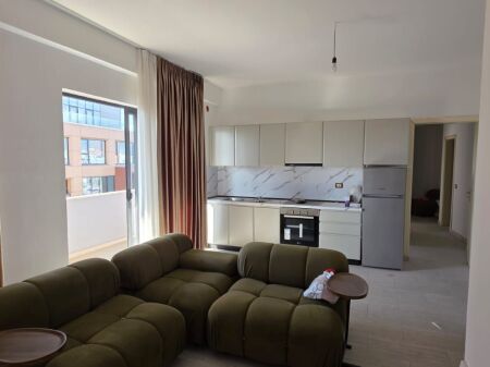 Jepet me qera Apartament 2+1+2  Afer Hotel Marinaj/ Astir