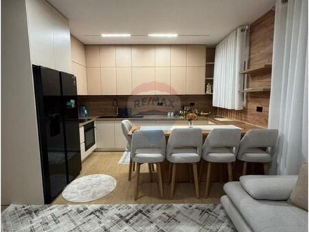 Apartament 1+1 me qira tek Rruga e Dibrës!