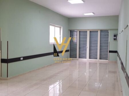 JEPET AMBIENT BIZNESI 100 M2 ME QERA TE RRUGA BARDHYL 100.000 LEKE
