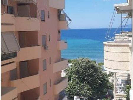 Shitet apartament 1+1 në Lungomare, Vlorë !