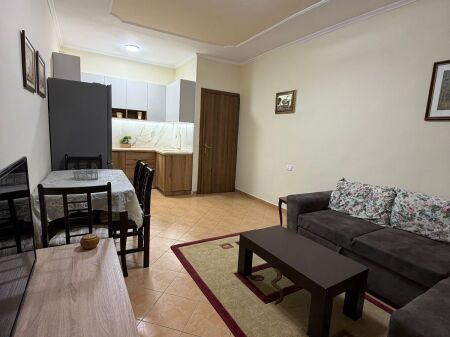  APARTAMENT ME QIRA 1+1 – TEK MEDRESEJA, TIRANË