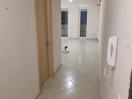 UFFICIO IN AFFITTO 105 M2 21 DHJETORI 65.000 LEKE FH-73448