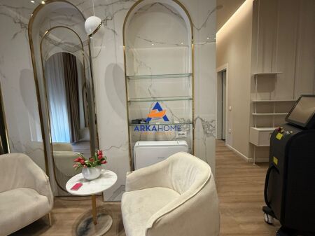 LOCALE COMMERCIALE IN AFFITTO 140M2 "COMPLESSO OLIMPICO" 1500 EURO