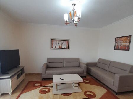 Appartamento 1+1 in affitto, via Dibra a 100 metri da Medreseja 550 mila lek