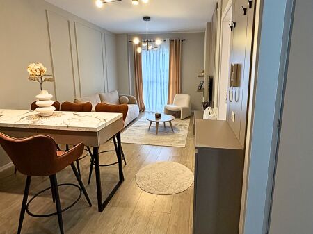 Apartament Premium 1+1 me Qira tek Univers City – Totalisht i Ri, me Post Parkimi!
